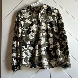 CHICO’S Camouflage Button-down blouse with sewn decal on the back.
